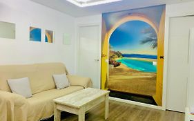 Apartamento Moderno tipo Semisótano en playa Las Canteras con WIFI